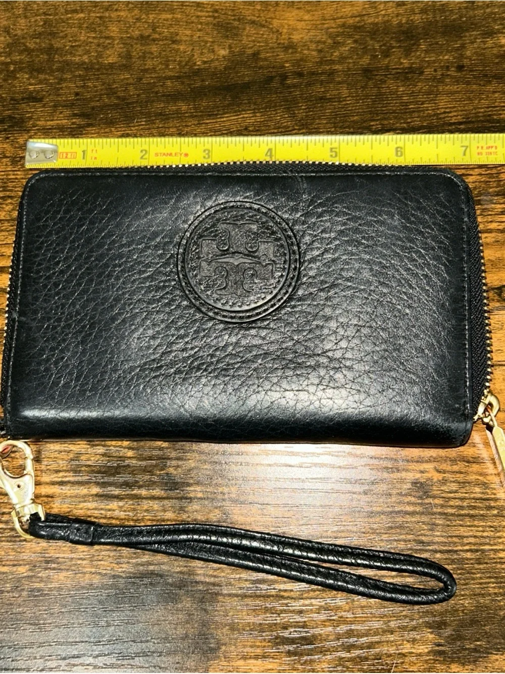Tory Burch Black Pebble Leather Zip-Around Wristlet Wallet Logo Excellent